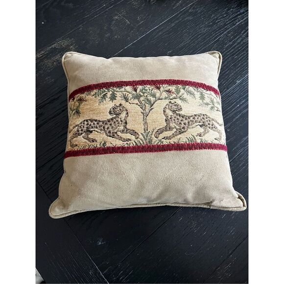 Two Cheetahs Big Cats Tan Tapestry Throw Pillow sz 15X15 EUC - Picture 1 of 4